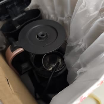 Servis Sonrası Çay Setimin Cam Demlik Kısmı Kırık Şekilde Teslim Edildi