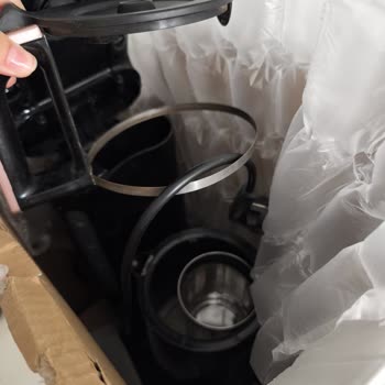 Servis Sonrası Çay Setimin Cam Demlik Kısmı Kırık Şekilde Teslim Edildi