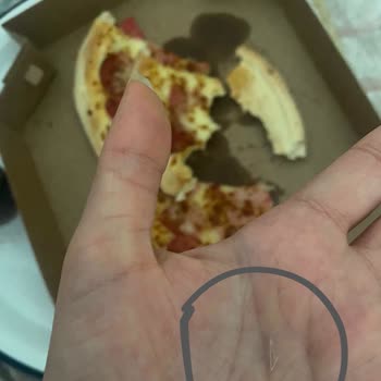 Pizzadan Çıkan Cam Parçası Çocuğumuzu Tehlikeye Attı, Çözüm Bekliyoruz