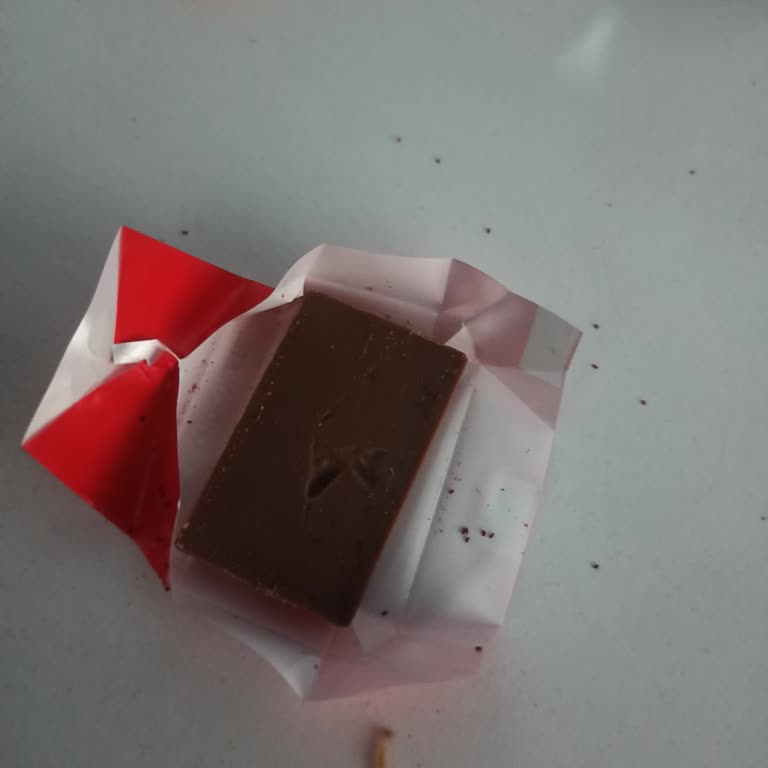 Ülker Napoliten Çikolatadan Kurt Çıkması Şoku