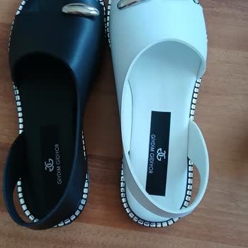 Farklı Numara Gönderilen Sandaletler İçin Ücretsiz Değişim Talebi