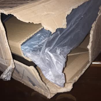 Kargo Teslimatında Hasarlı Kutu Endişesi