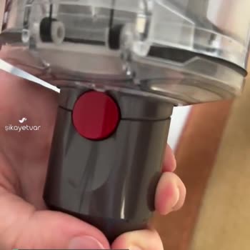Dyson V12 Detect Slim Absolute Gövde Ve Başlık Kısmı Sallanıyor