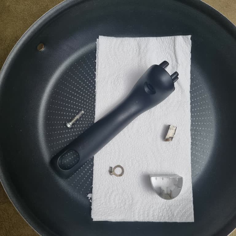 Tefal Tavanın Sapı İki Kullanımda Elimde Kaldı Çözüm Bekliyorum