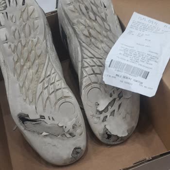 İki Ayda Yıpranan Çocuk Ayakkabısına Ret Cevabı Şaşkınlığı