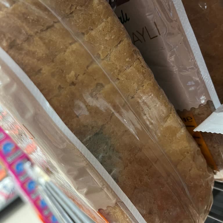 Son Kullanma Tarihi Geçmemiş Ekmek Küflendi