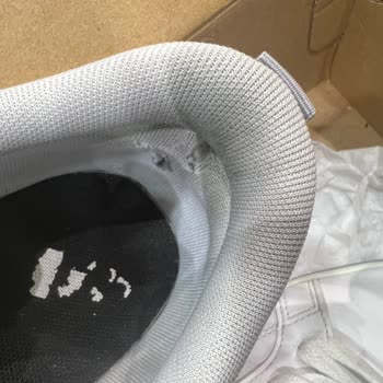 Aldığım Adidas Ayakkabının İç Astarı Kısa Sürede Yırtıldı, Mağaza Çözüm Sunmuyor