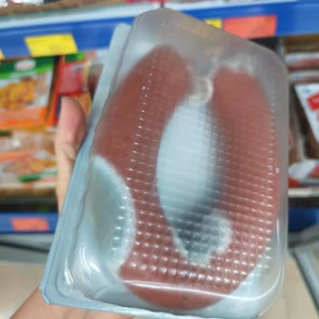 BİM'de Son Kullanma Tarihi Geçmemiş Küflü Sucuk Satışı