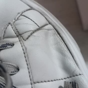 Kısa Sürede Yıpranan Ayakkabı Ve Mağaza İlgisizliği