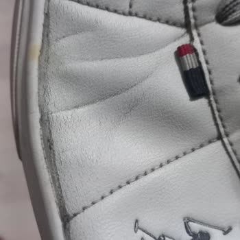 Kısa Sürede Yıpranan Ayakkabı Ve Mağaza İlgisizliği