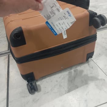 Ajet Uçuşunda Valizim Hasar Gördü, Başvuru Kanalları Çalışmıyor Ve Dönüş Yapılmıyor