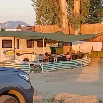 Salihleraltı Plajı'nda Karavan Yoğunluğu Ve Çevre Kirliliği Şikayeti