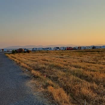 Salihleraltı Plajı'nda Karavan Yoğunluğu Ve Çevre Kirliliği Şikayeti