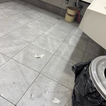 Köfteci Yusuf Outlet Tuvaletlerinde Ciddi Hijyen Ve Temizlik Eksikliği Yaşanıyor