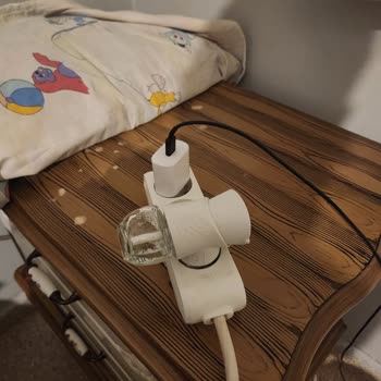 Air Wick Oda Kokusu Mobilyamı Mahvetti: Damlama Sonrası Boya Kalktı!