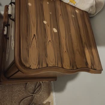 Air Wick Oda Kokusu Mobilyamı Mahvetti: Damlama Sonrası Boya Kalktı!