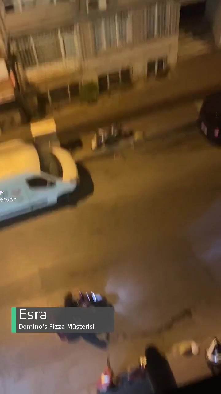 Domino's Pizza Çalışanları Çevreye Rahatsızlık Veriyor Her Gece videonun kapak resmi