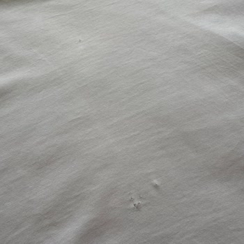 Calvin Klein Tişörtte Kısa Sürede Delik Oluştu Firma Destek Vermiyor