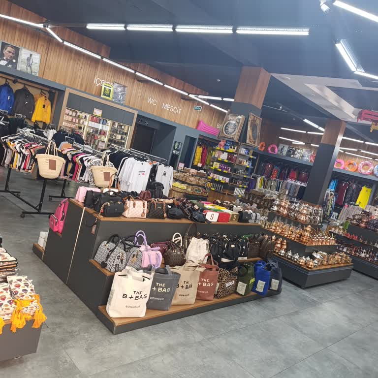 Ekerland Mola Dünyası Personellerinden Saygısız Tutum