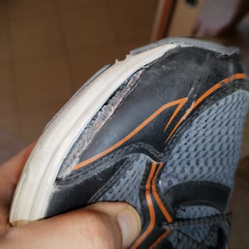 4 Ayda Tabanı Açılan Ayakkabıma Çözüm Bekliyorum