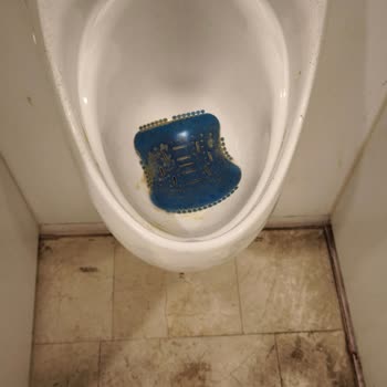 Burfaş Çarşıbaşı Kafe'de Sürekli Kötü Koku Ve Hijyen Endişesi