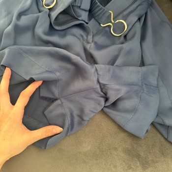 Rue Marka Şort Bluz Takımın İlk Giyimde Dikişlerinin Açılması Şaşkınlığı