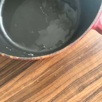 Gallery Crystal Yeni Alınan Döküm Tencerede Beklenmedik Paslanma Sorunu