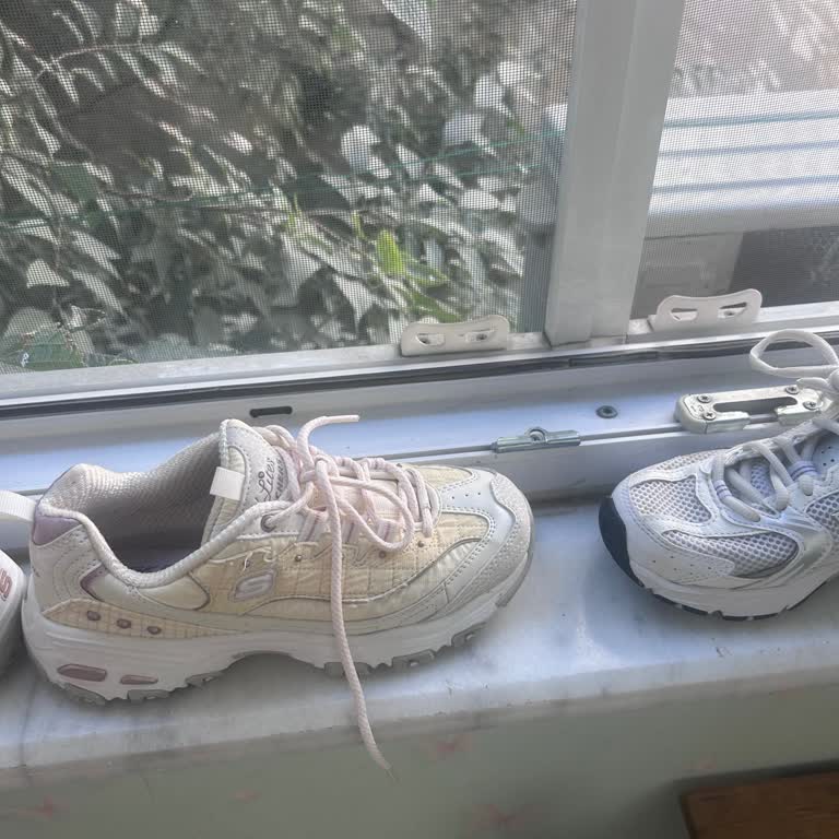 Beyaz Ayakkabım Durduğu Yerde Sarardı Kalite Hayal Kırıklığı