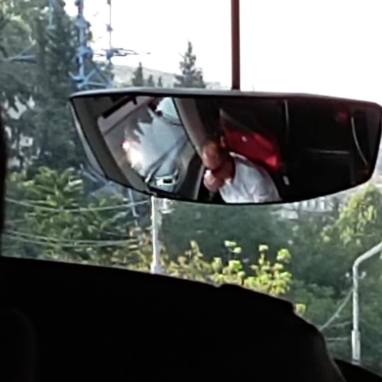 Otobüste Şoförün Sürekli Sigara İçmesi Ve Yolculara Olumsuz Tavır