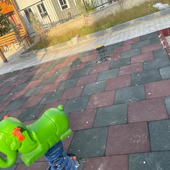 Yeni Yapılan Parkta Güvenlik Ve Temizlik Sorunu