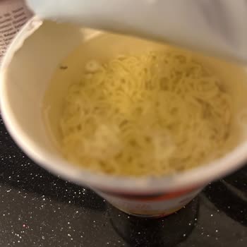 İndomie Hazır Noodle İçinden Böcek Çıkması Ve Firma İletişimsizliği