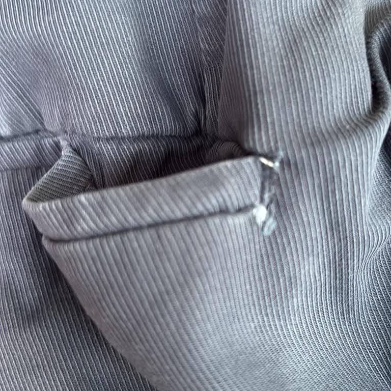 Vakko Outlet Pantolonumun Dikiş Sorunu İçin Etiket Bahanesiyle Yardımcı Olunmadı