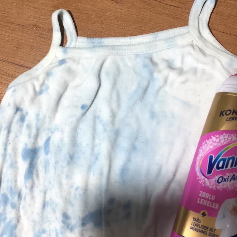 Vanish Oxi Action Kıyafetlerde Mavi Leke Bırakıyor