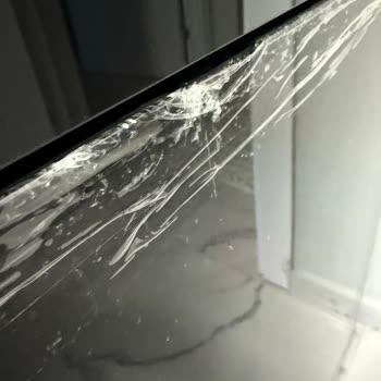 Buzdolabı Cam Kapağı Küçük Darbede Tamamen Kırıldı, Güvenlik Endişesi Yaşadım