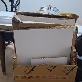 Kırık Dolap Ve Sorumsuz Kargo Hizmeti Şikayeti