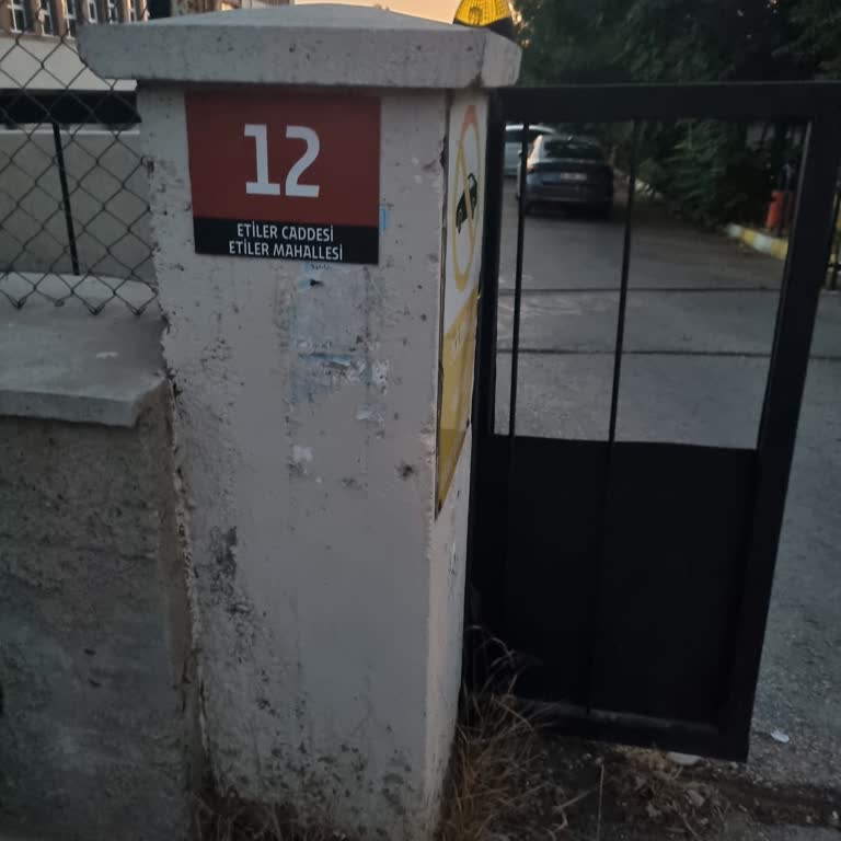 Sokak Lambası 20 Gündür Yanmıyor, Şikayetler Sonuçsuz