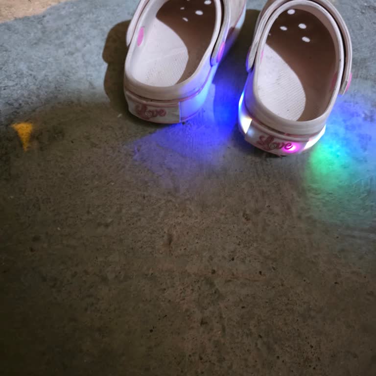 Kısa Sürede Bozulan Işıklı Terlik Ve İlgisiz Mağaza Deneyimi