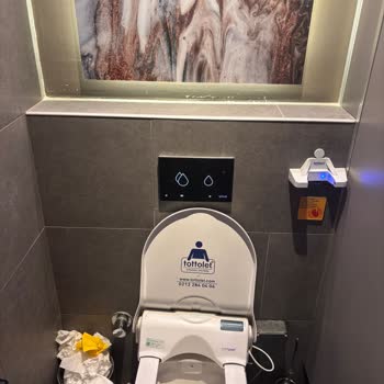 Shell Urla İstasyonunda Hijyen Sorunu Ve Kötü Tuvalet Deneyimi