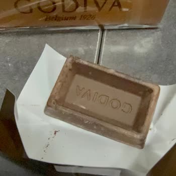 Godiva Çikolatada Canlı Kurtla Karşılaşmak Şok Edici Bir Deneyim