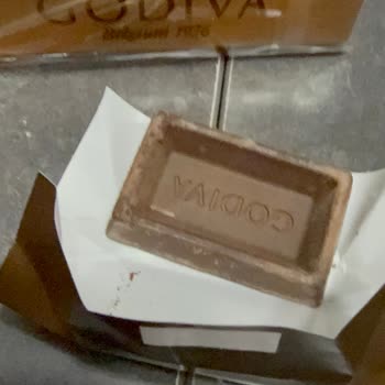 Godiva Çikolatada Canlı Kurtla Karşılaşmak Şok Edici Bir Deneyim