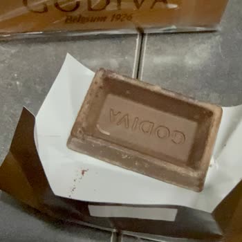 Godiva Çikolatada Canlı Kurtla Karşılaşmak Şok Edici Bir Deneyim