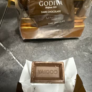 Godiva Çikolatada Canlı Kurtla Karşılaşmak Şok Edici Bir Deneyim
