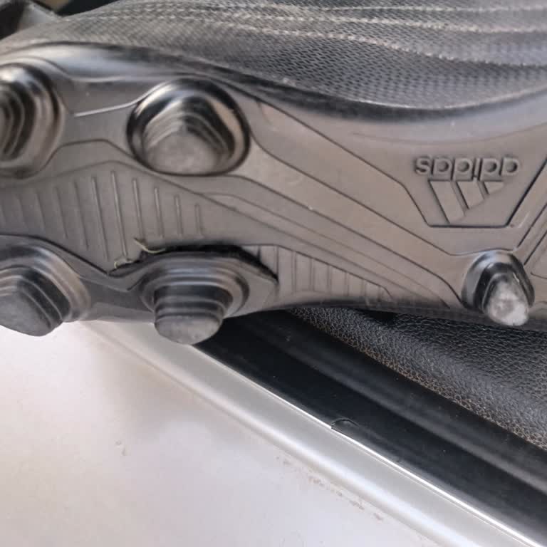 Aldığım Adidas Krampon Kısa Sürede Kırıldı, Garanti Kabul Edilmedi