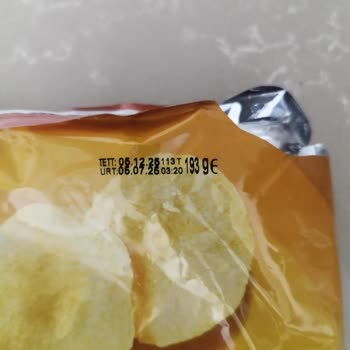 Lays Cips Paketinde Yanmış Ve Sert Yabancı Maddeyle Karşılaştım