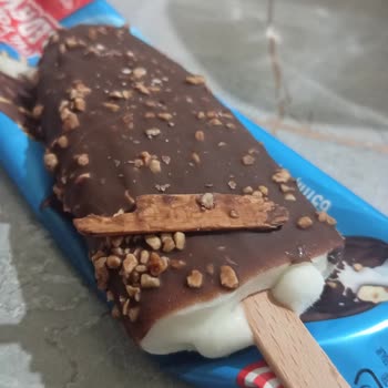 Algida Dondurmadan Çıkan Tahta Parçaları Diş Eti Yaralanmasına Sebep Oldu