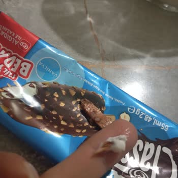 Algida Dondurmadan Çıkan Tahta Parçaları Diş Eti Yaralanmasına Sebep Oldu