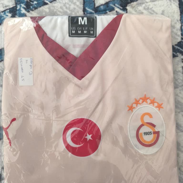 Sipariş Edilen Forma Yanlış Renk Ve Bedenle, Faturasız Ve Kalitesiz Gönderildi