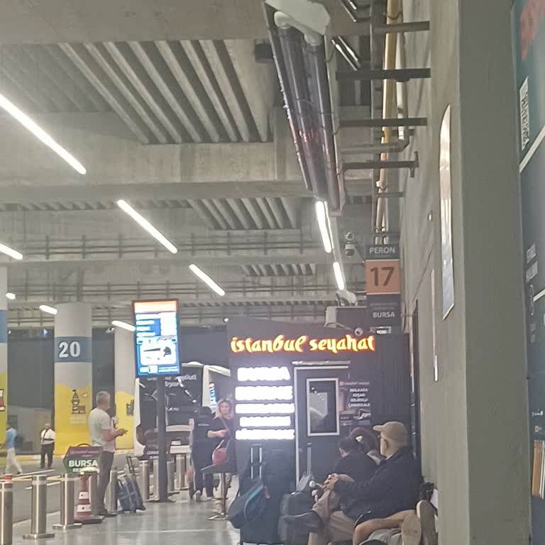 Yazıhanedeki Görevlinin İlgisiz Tavrı Müşteri Memnuniyetini Zedeliyor