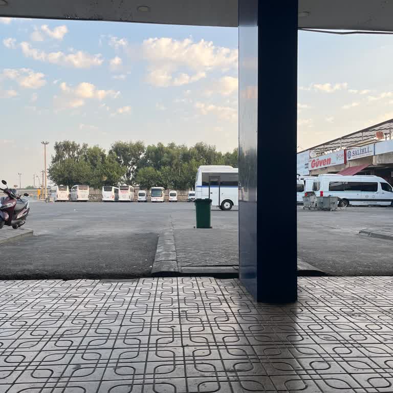 Otobüs Saatlerdir Gelmedi, Yetkililere Ulaşamıyoruz