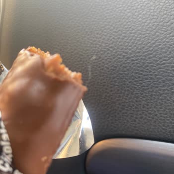 Eti Maximus Çikolatadan Kıl Çıkması Ve Hijyen Sorunu